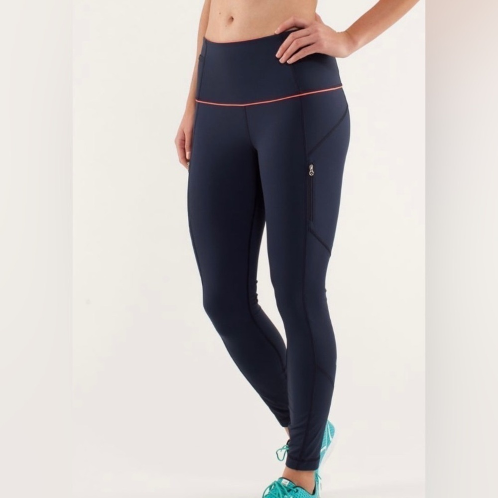 Lululemon Run: Ice Queen 7/8 Tight
Inkwell / Light Flare size 2